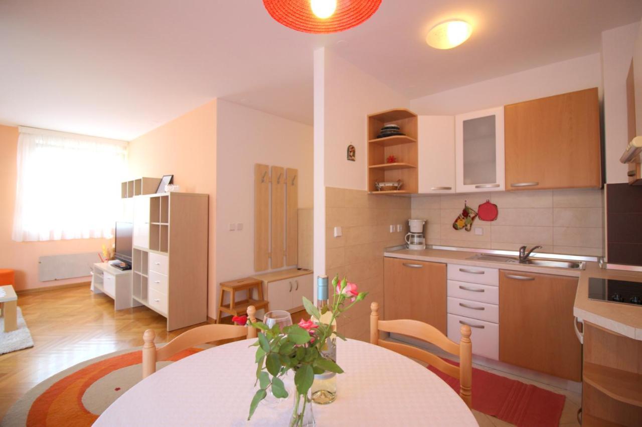 Apartment Vojka In City Center 포레치 외부 사진