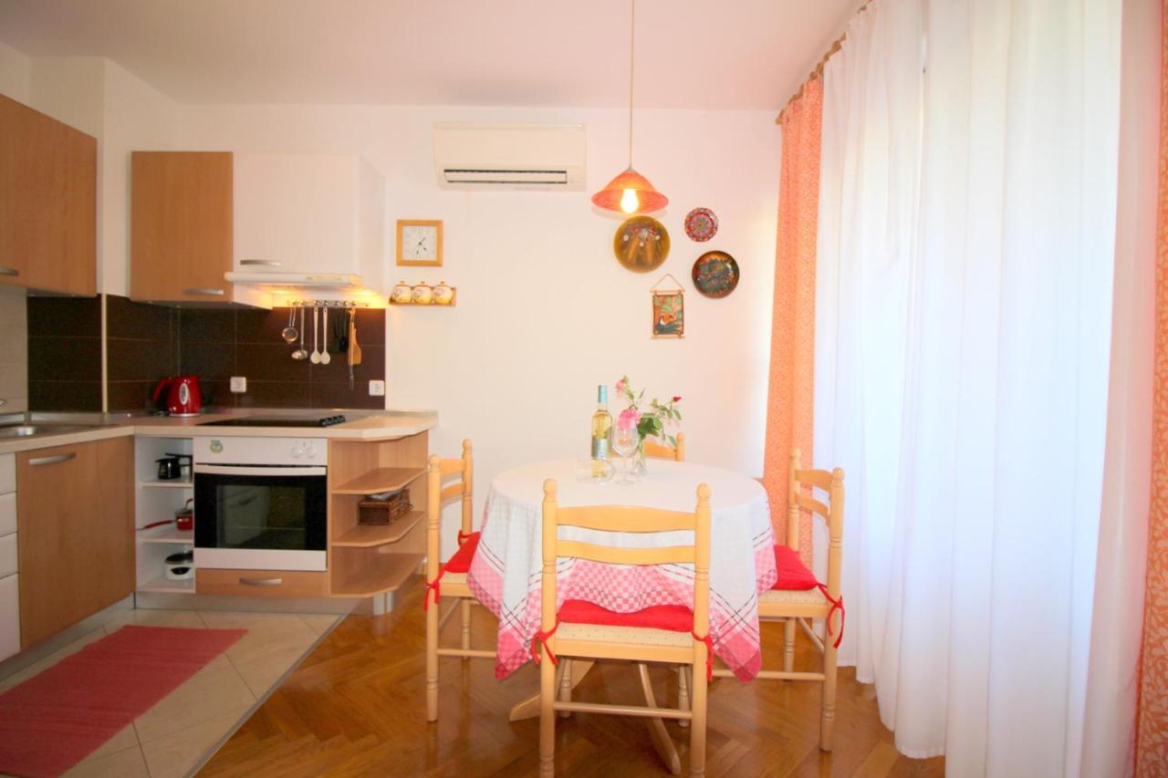Apartment Vojka In City Center 포레치 외부 사진